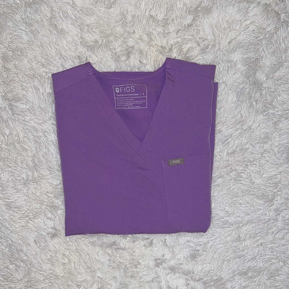Catarina one-pocket scrub top